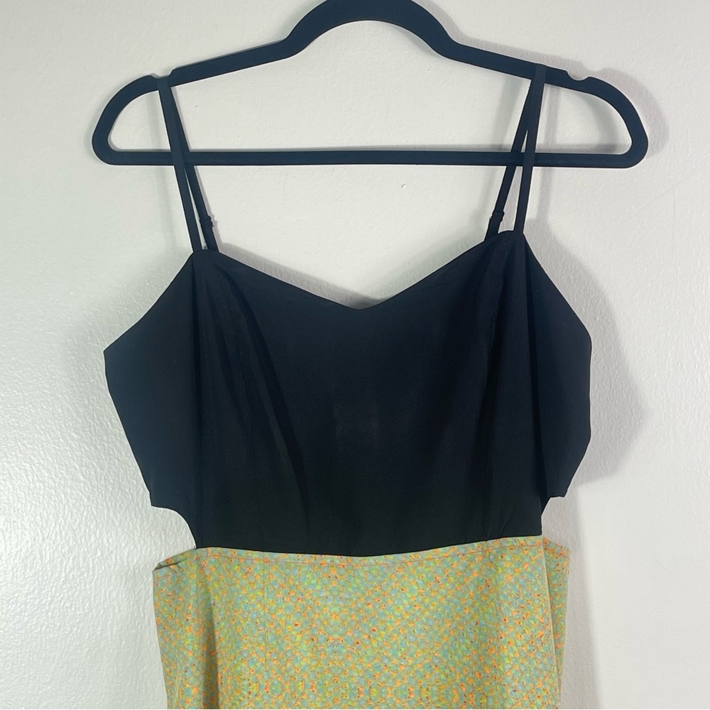 Hurley Maxi Dress with side cut outs - Picture 3 of 6